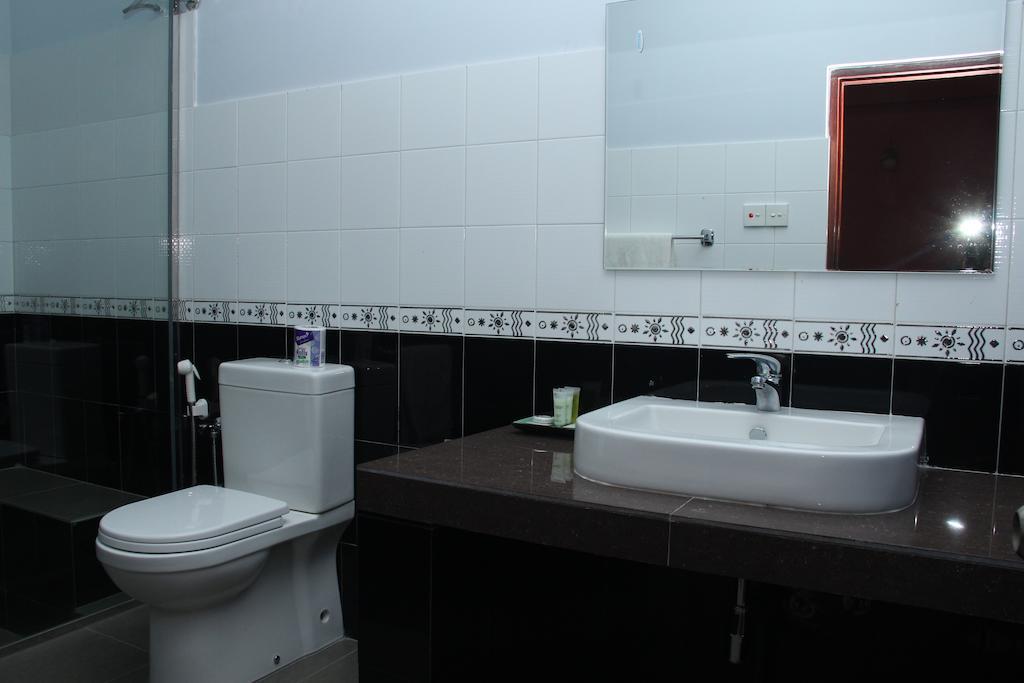 Hotel Pinnalanda - New Deal! Half Off Airport Pickups Available Pinnawala  Room photo